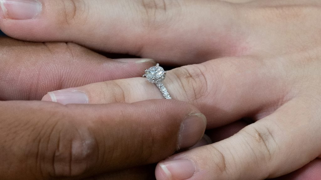 婚約指輪の種類とは？デザインとの関係も解説