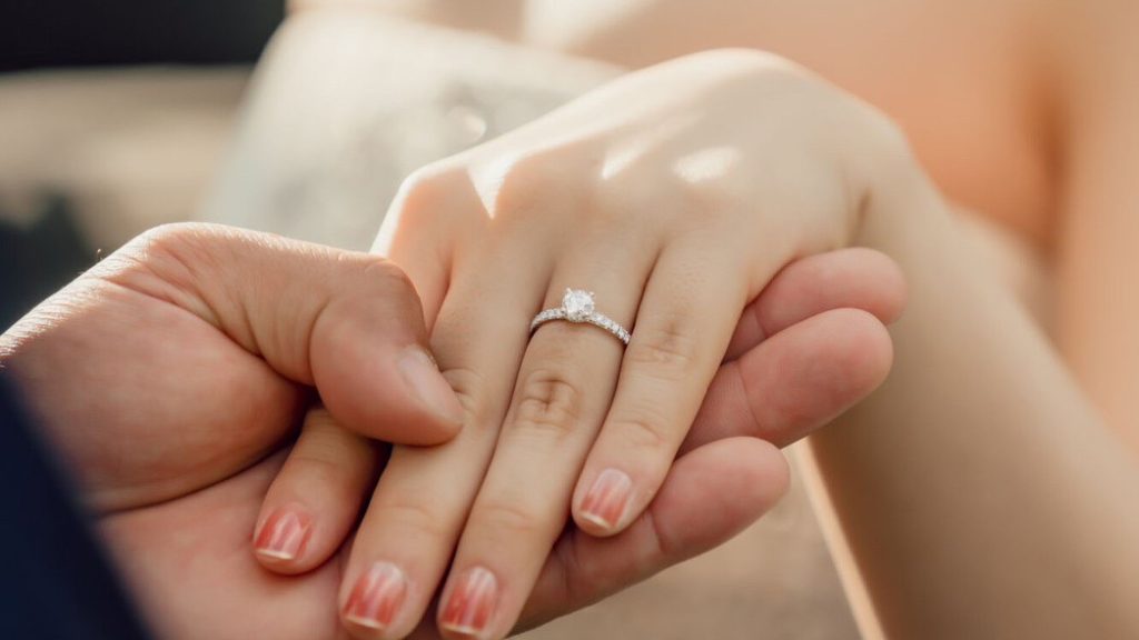 チャームスジュエリー 婚約指輪の0.5〜0.7カラットとは？ダイヤモンドの魅力・後悔しない選び方・おすすめデザインを徹底解説