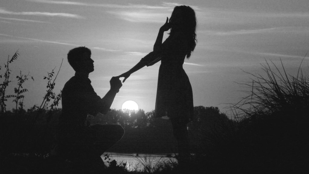 なぜ婚約「指輪」なのか？