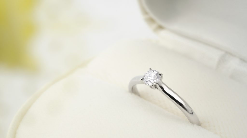 それでも婚約指輪が選ばれる理由