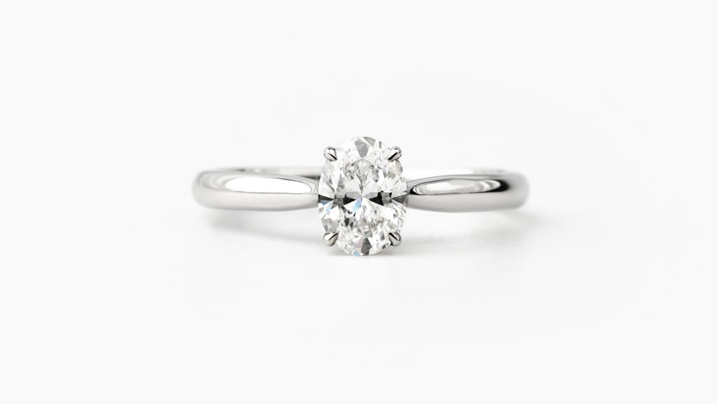 彼女の好みに合わせた大粒の個性的なリング