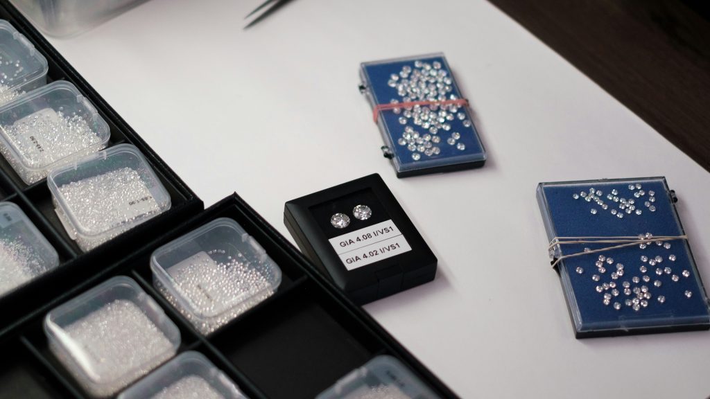 2. ダイヤモンドの質（曇ったダイヤは満足度が下がる）