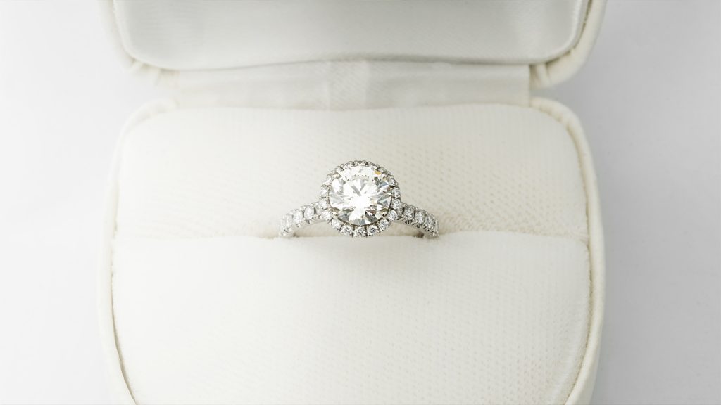 婚約指輪の役割とは？