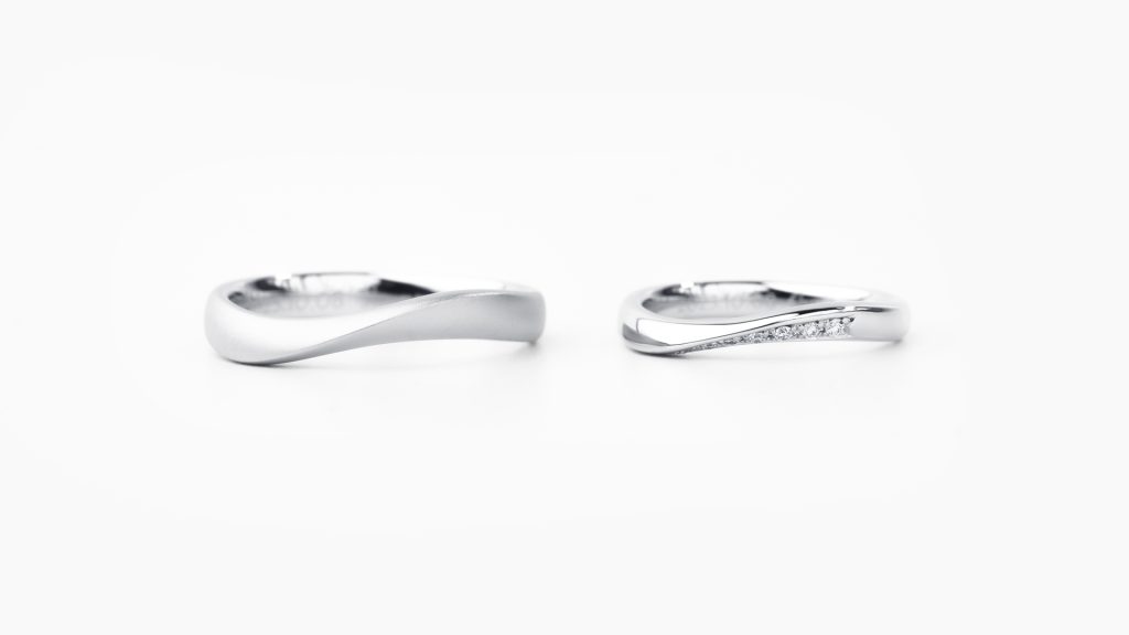 チャームスジュエリー 結婚指輪のウェーブデザインとは？特徴・選び方とマリッジリングのおすすめデザインを解説