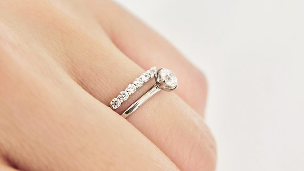 婚約指輪にダイヤモンドが選ばれる理由