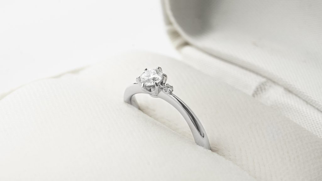婚約指輪を買うにはダイヤモンドの知識が必要
