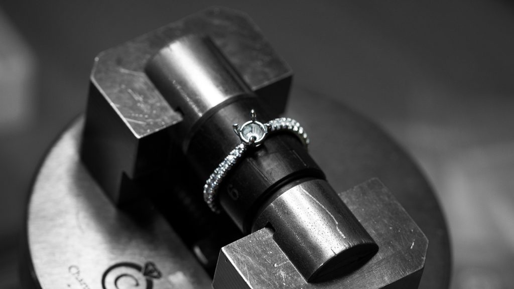婚約指輪の素材はプラチナが基本