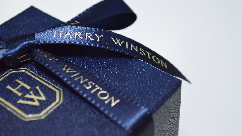 チャームスジュエリー 婚約指輪にハリー・ウィンストンはあり？選ばれる理由・魅力・価格をジュエリー目線で解説