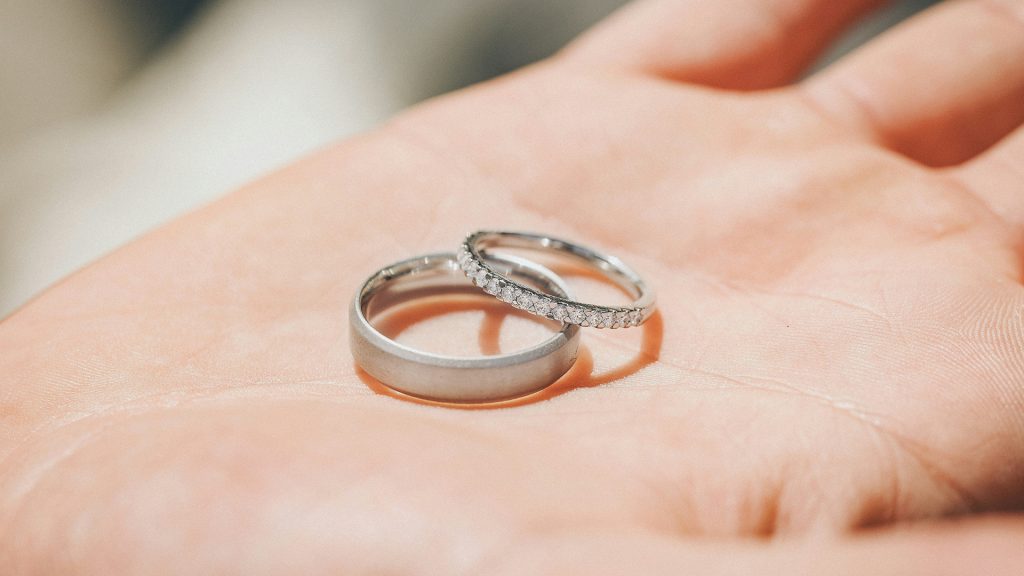チャームスジュエリー 結婚指輪にエタニティはあり？相場・デザインの違い・後悔しないリングの選び方を解説