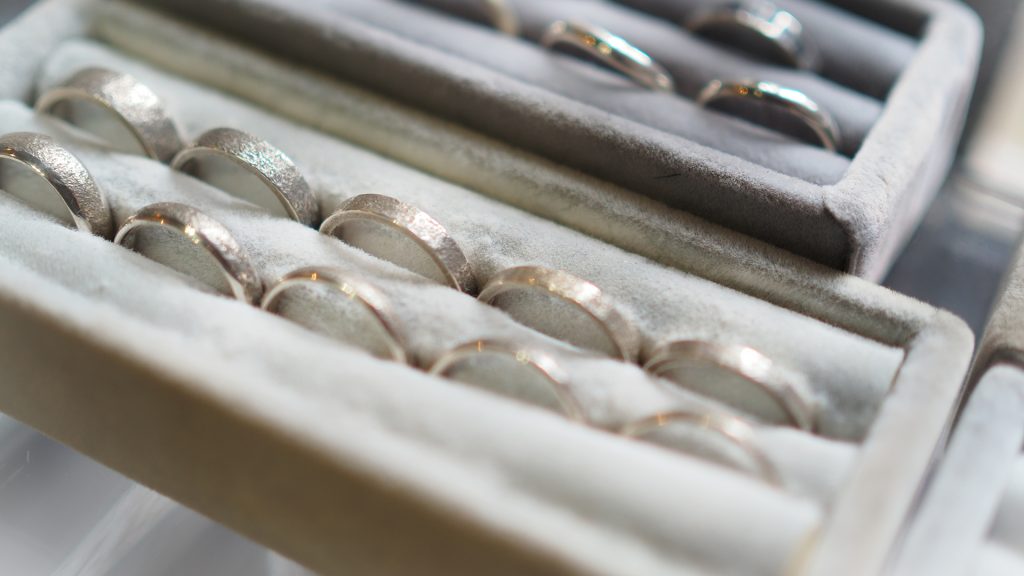 ブランドの商品でないこと