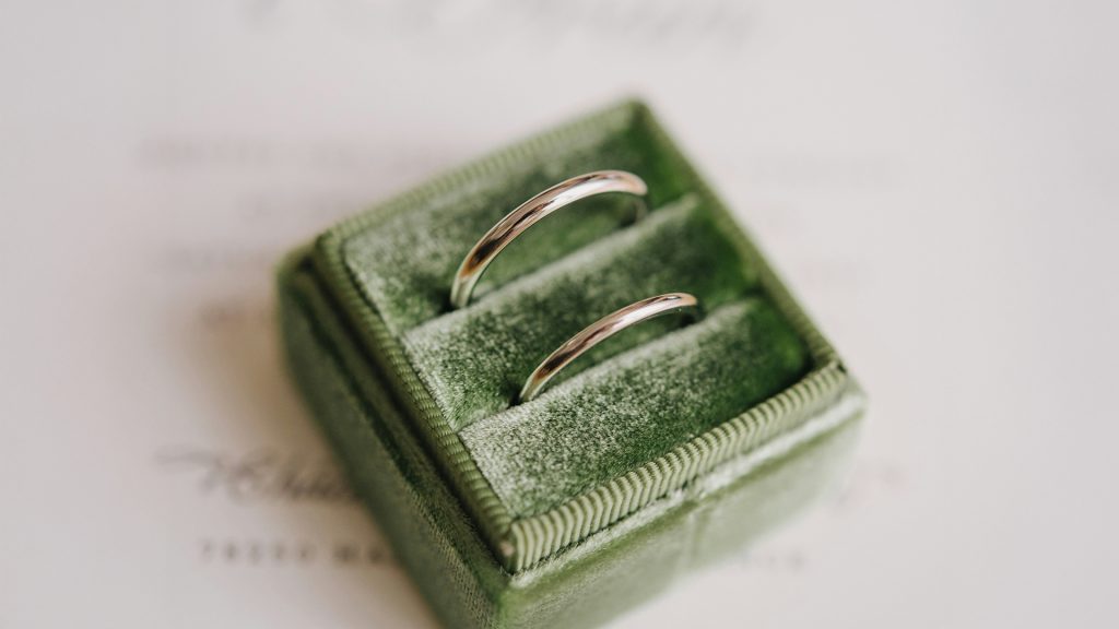 リング幅やボリュームが抑えられている