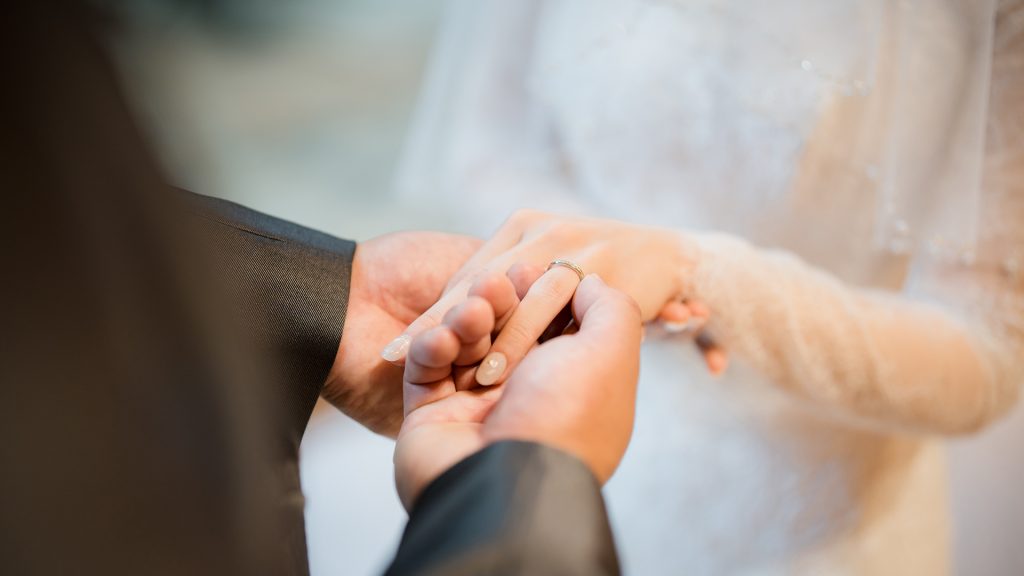 結婚指輪とは何？なぜ特別な指輪といわれるのか